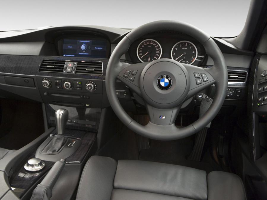  BMW 530i Touring M Sport Package 2005 года  (AU) (фото 11 из 14)